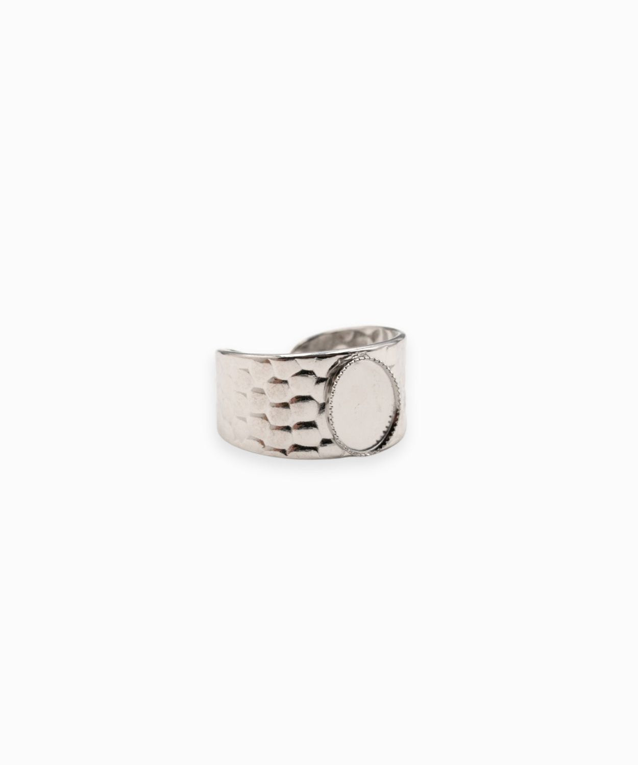 Bague martelée à plateau 10x8mm