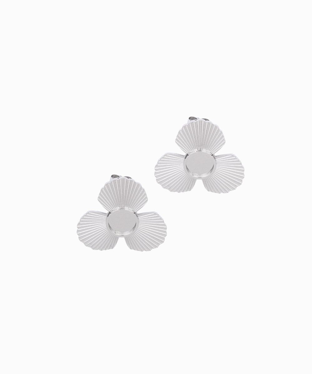 Clous d'oreilles triple feuille 8mm