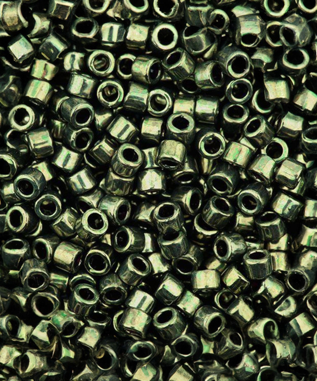 Delica-rocailles, 1,6 mm métallic, boîte, or, 4g on Delica-rocailles, 1,6 mm métallic, boîte, or, 4g on
