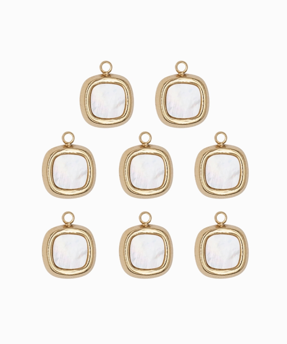 Pendentif carré nacre 10mm