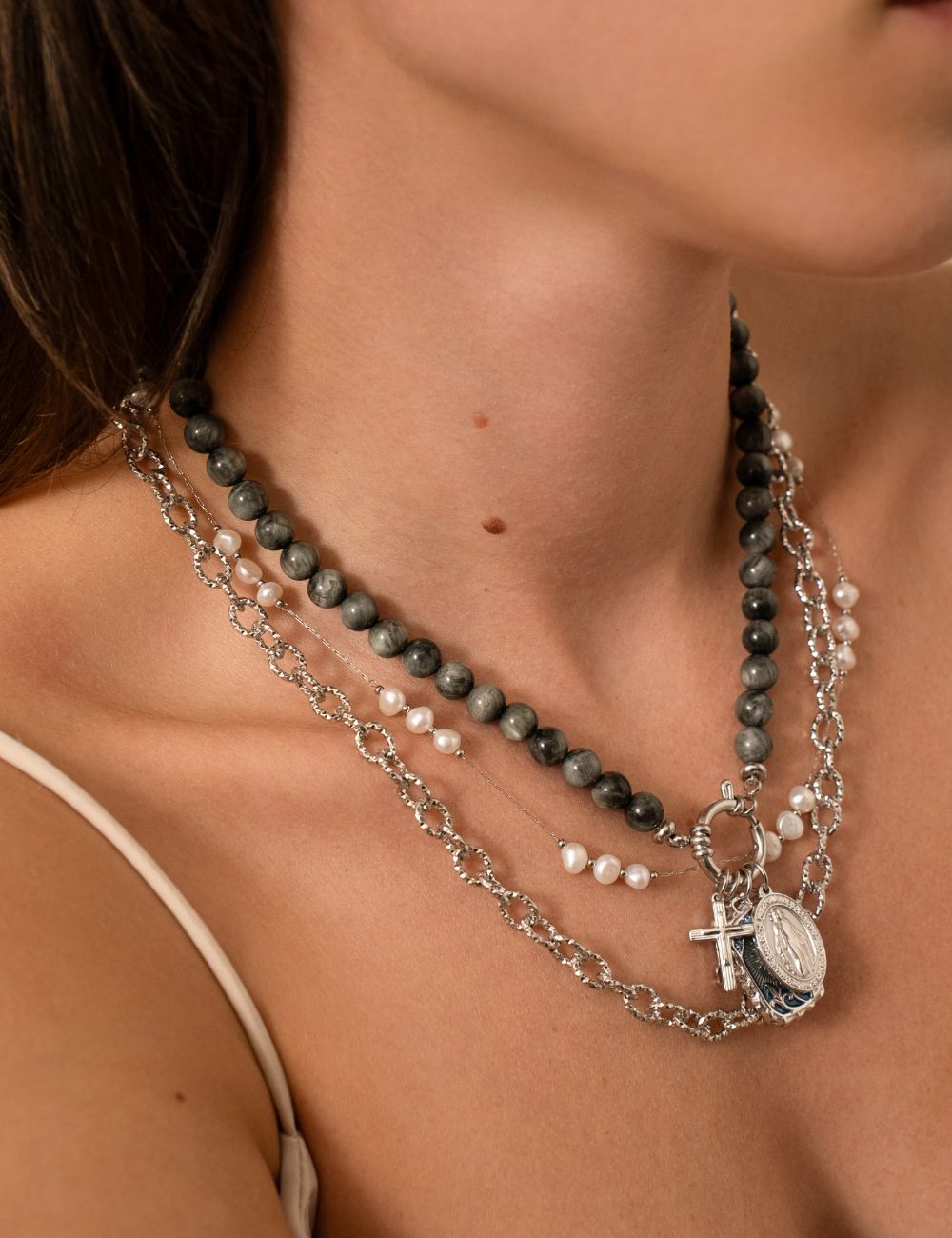 " Des bijoux faits main, des histoires uniques. Laissez votre imagination briller "