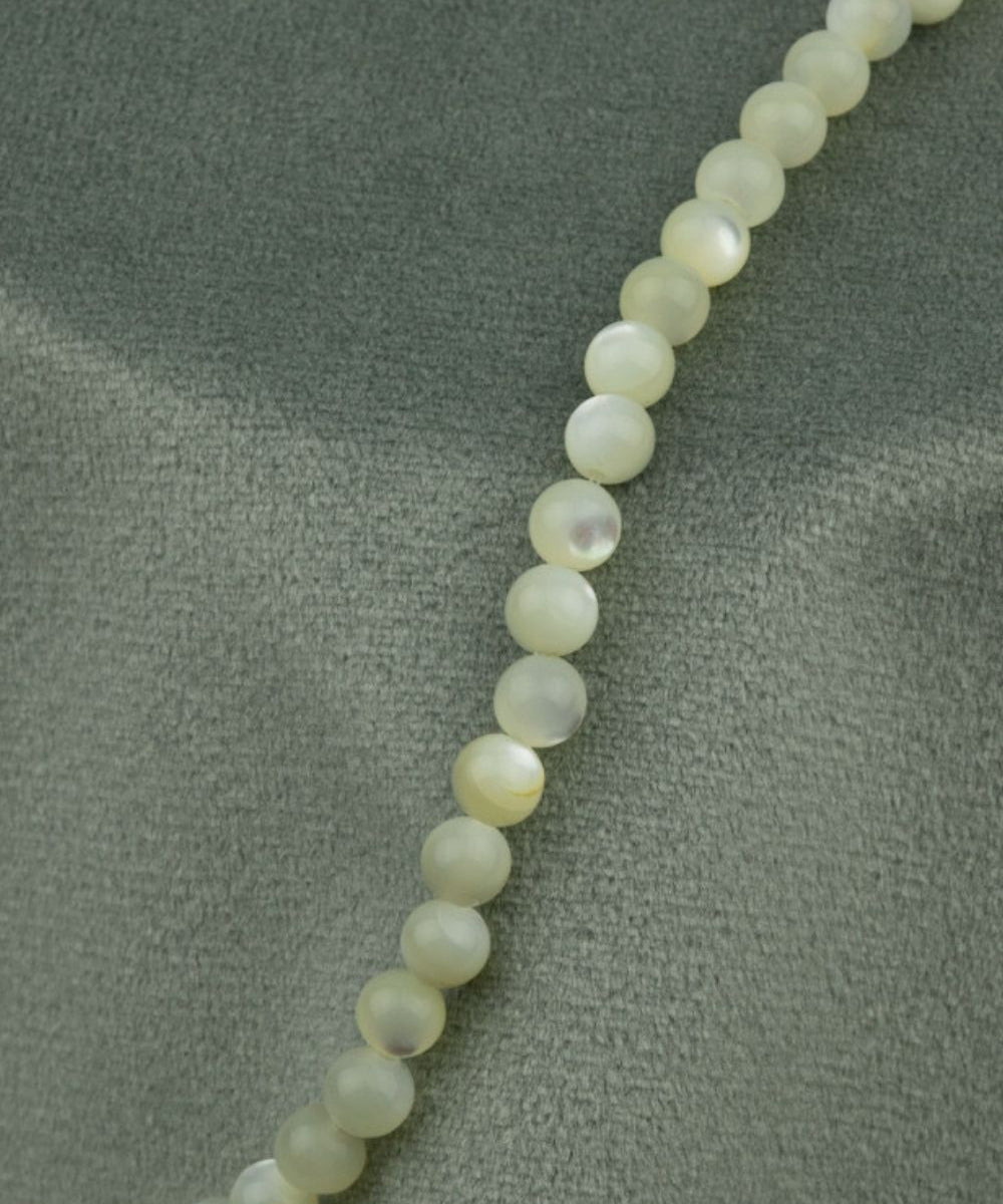 Boucles ronds de nacre rose blanc en grappe Boucles ronds de nacre rose blanc en grappe